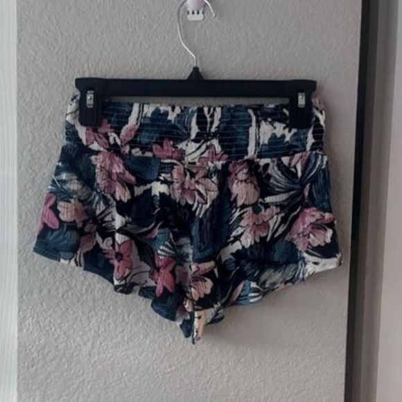 Spiritual Gangster Floral Patterned Shorts - Picture 2 of 3